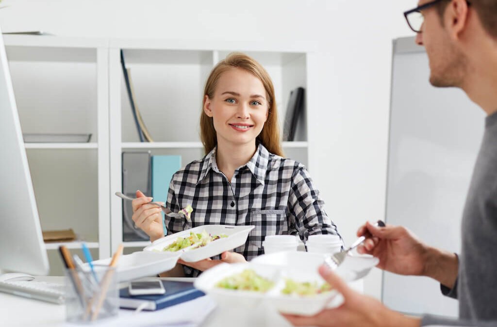 Jak skomponować zdrowy lunch do pracy?